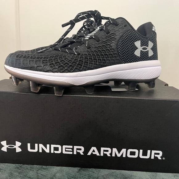 Baseball Cleats - Picture 1 of 12